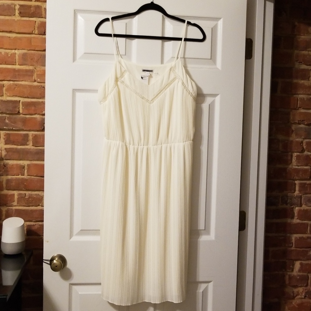 Express cream pleated dress